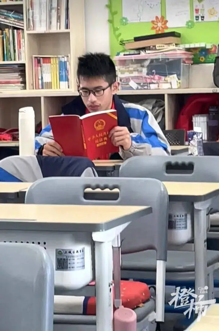 前锋如何通过心理训练增强比赛信心_1